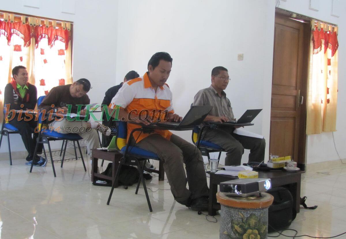 peserta praktek membuat website