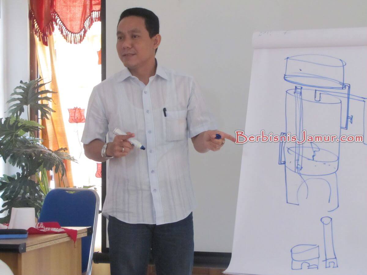 Trainer budidaya jamur