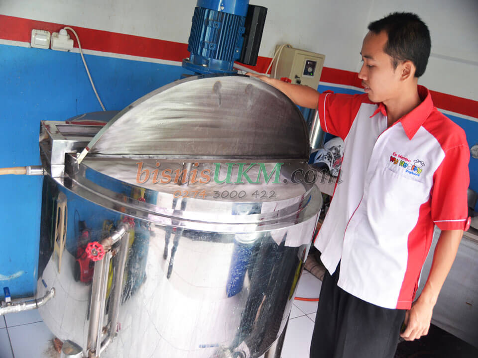 Bisnis Minuman Yogurt Beromzet Miliyaran
