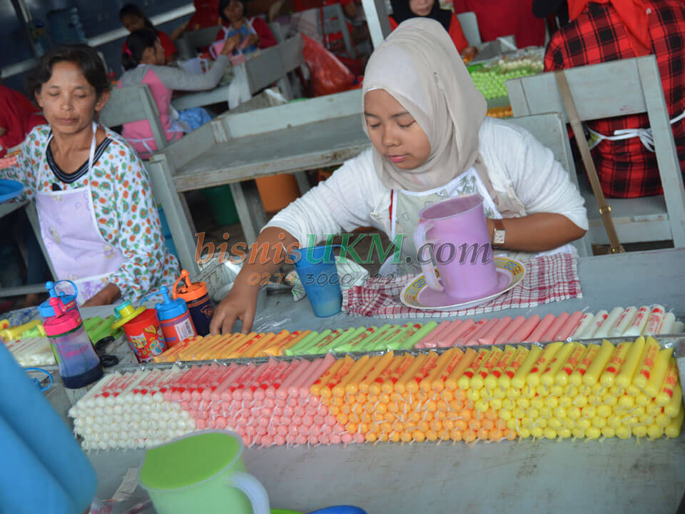 Bisnis Minuman Yogurt Beromzet Miliyaran