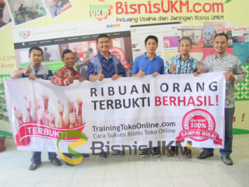 Foto bersama pemateri dan peserta training toko online angkatan ke-11