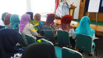 Interaksi pemateri dan peserta seminar kewirausahaan PGRI Semarang