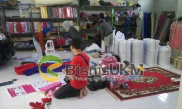 Proses produksi tas etnik dan rak organizer