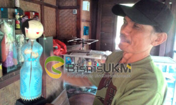 Hasan ubah tumpukan botol bekas jadi boneka jepang