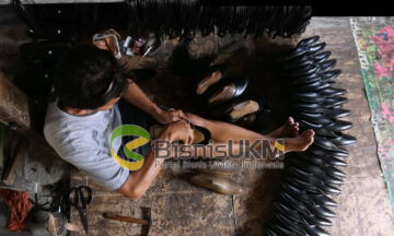 Sehari para perajin mampu membuat empat hingga lima kodi