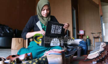 Wanita 25-tahun ini sukses buka usaha sepatu handmade