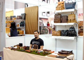 Dari Limbah Kulit Jadi Produk Fashion Berkelas