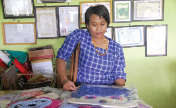 Irma Suryati, Kenyang Ditolak Karena Cacat Kini Jadi Pengusaha Keset