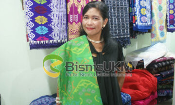 Ni Wayan Djani ingin kain endek bisa kembali eksis dan memasyarakat