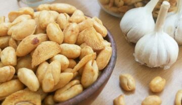camilan-kacang-oven-yang-renyah-siapa-mau-bikin