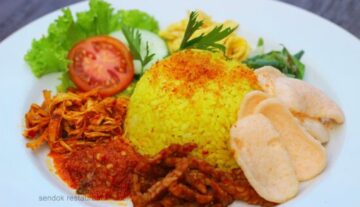 mencicipi-peluang-usaha-nasi-kuning-menu-sarapan-pagi