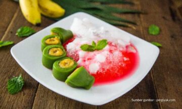 Segarnya Jualan Es Pisang Ijo di Bulan Ramadan !